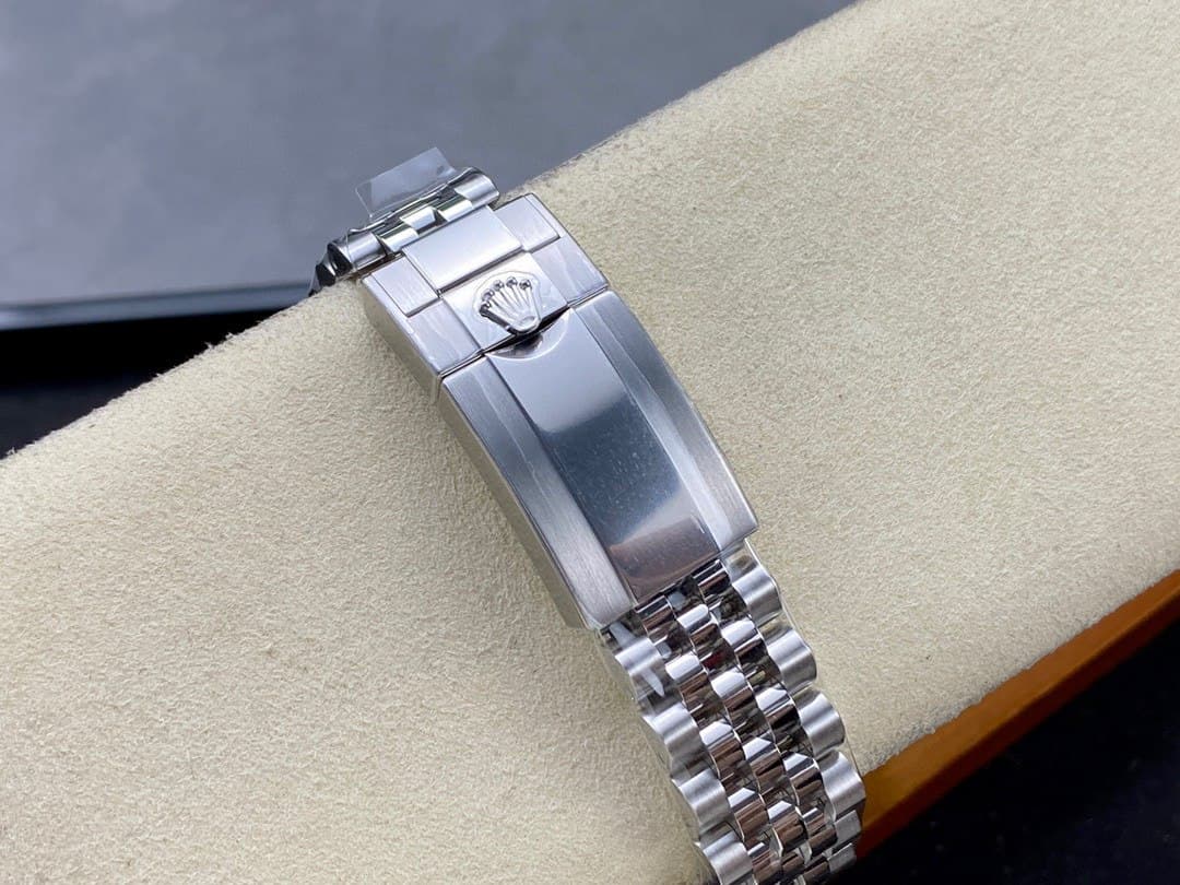 gmt-master 126710GRNR Super Clone - detail view 3