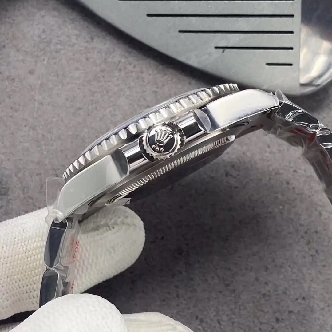 gmt-master 126710BLRO Super Clone - detail view 3