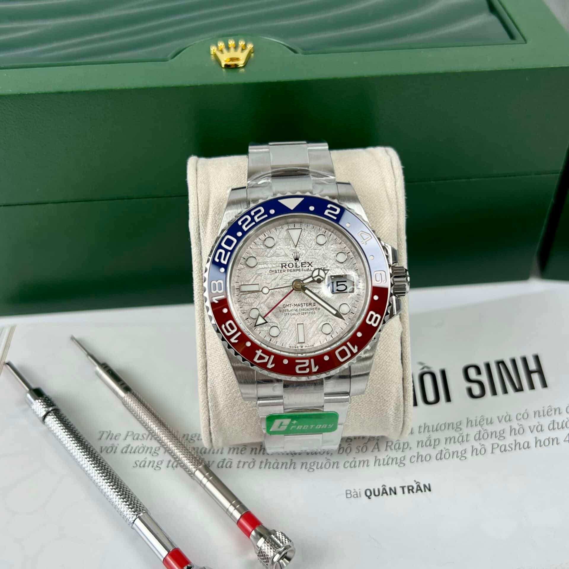 gmt-master 126719BLRO Super Clone - side view