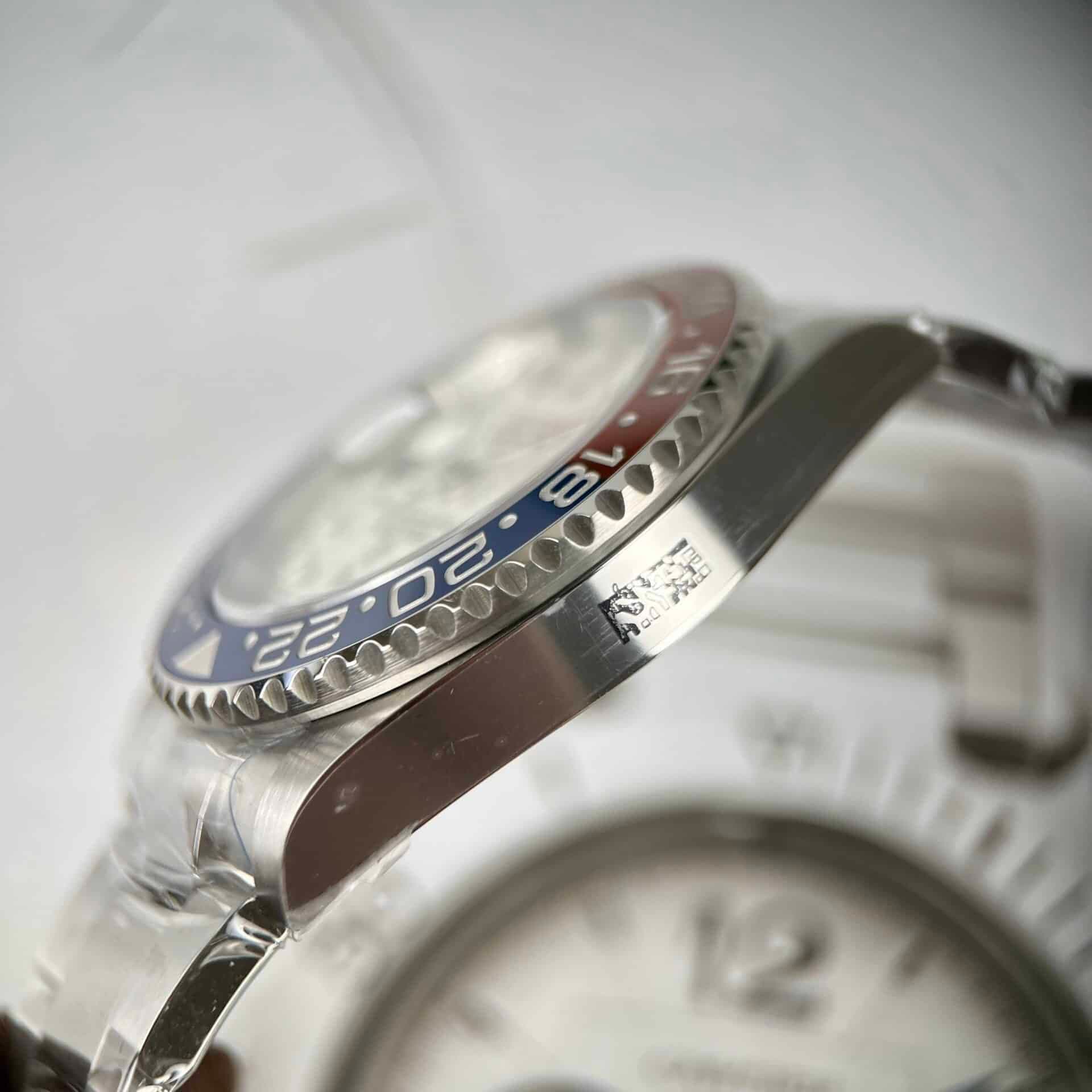 gmt-master 126719BLRO Super Clone - detail view 4