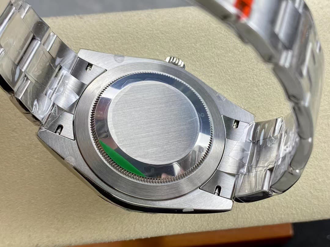 oyster-perpetual 124300 Super Clone - detail view 4