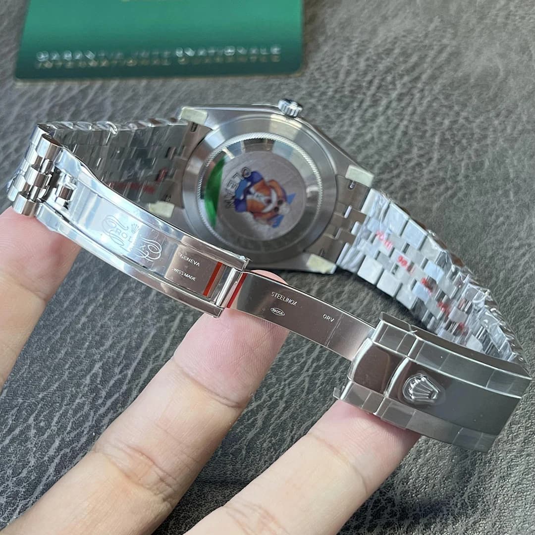 datejust 126334 Super Clone - wrist shot