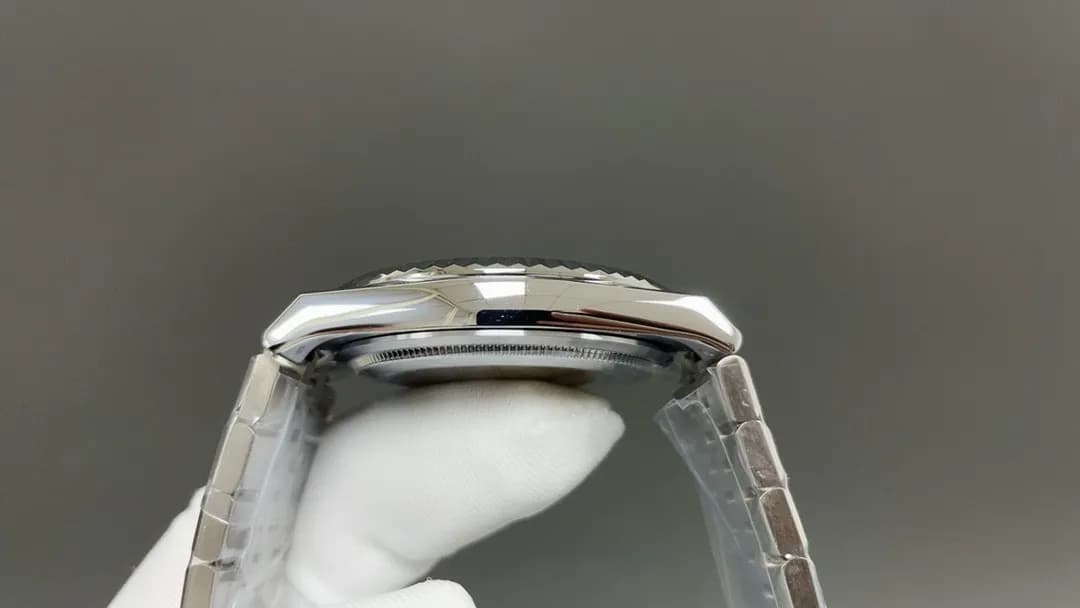 land-dweller 127334 Super Clone - detail view 2