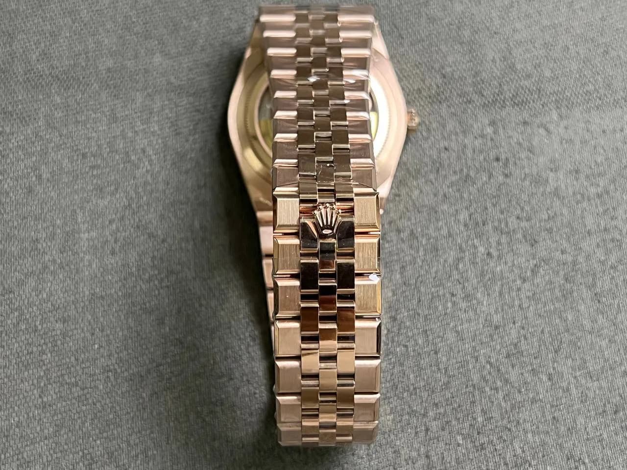 land-dweller 127335 Super Clone - caseback view