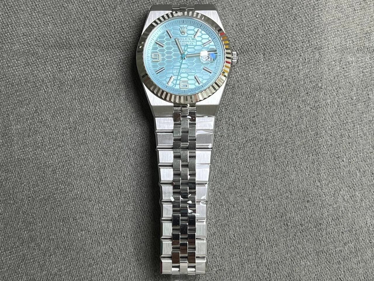 land-dweller 127336 Super Clone - side view