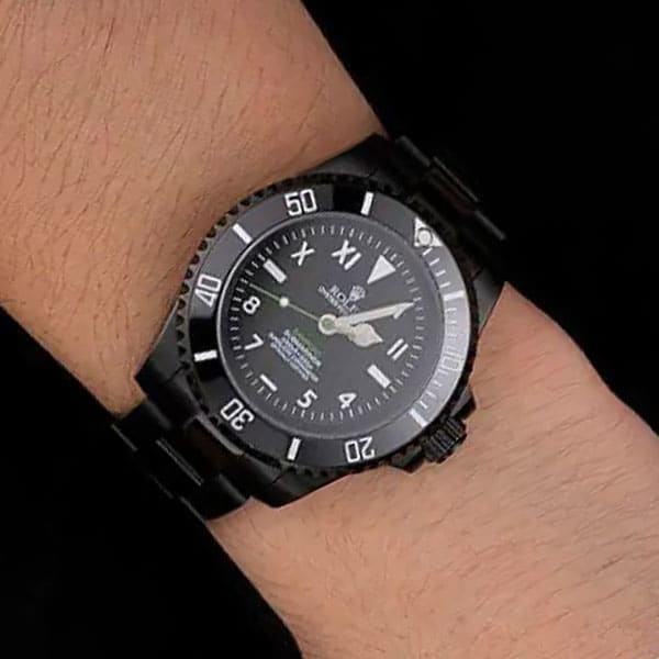 Black dial Rolex Submariner replica