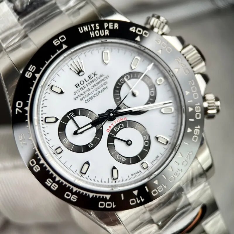 Daytona watch image B showing dial and chronograph pushers