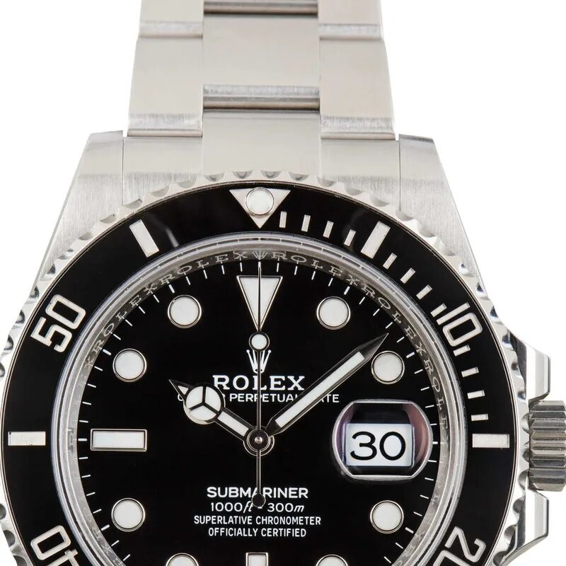 Submariner watch image A showing bezel and dial