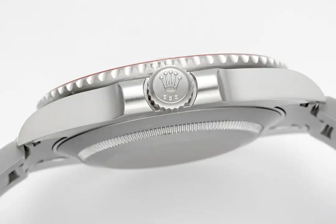 Rolex Submariner 116610LN super clone replica 40mm — crown and case detail