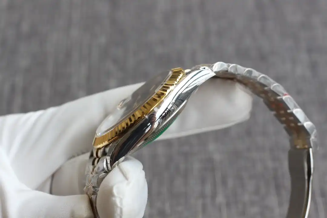 Datejust 126331 replica black dial — bezel macro