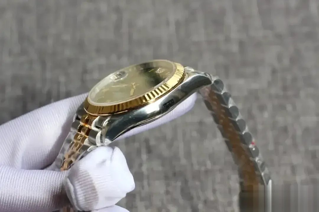 Rolex Datejust 126331 replica green dial — bezel macro