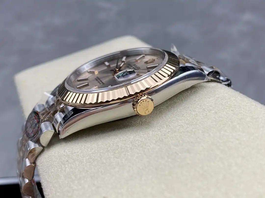 Rolex Datejust 116333 1:1 replica rose gold dial — bezel macro