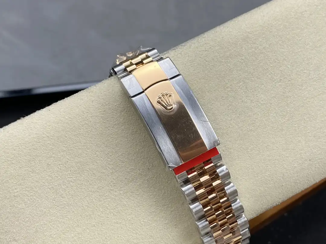 Rolex Datejust 116333 super clone replica — lume shot