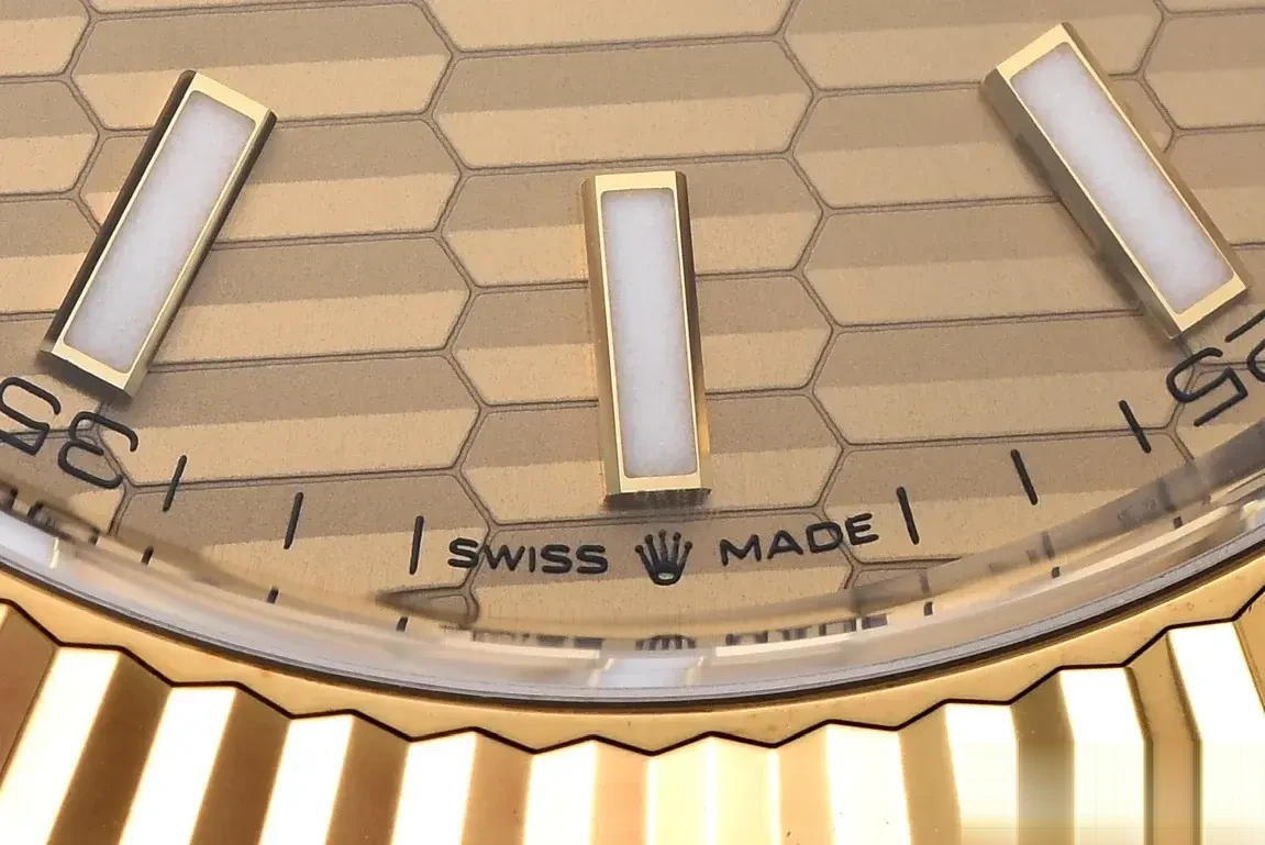 Rolex Datejust 126333 replica black dial — bezel macro