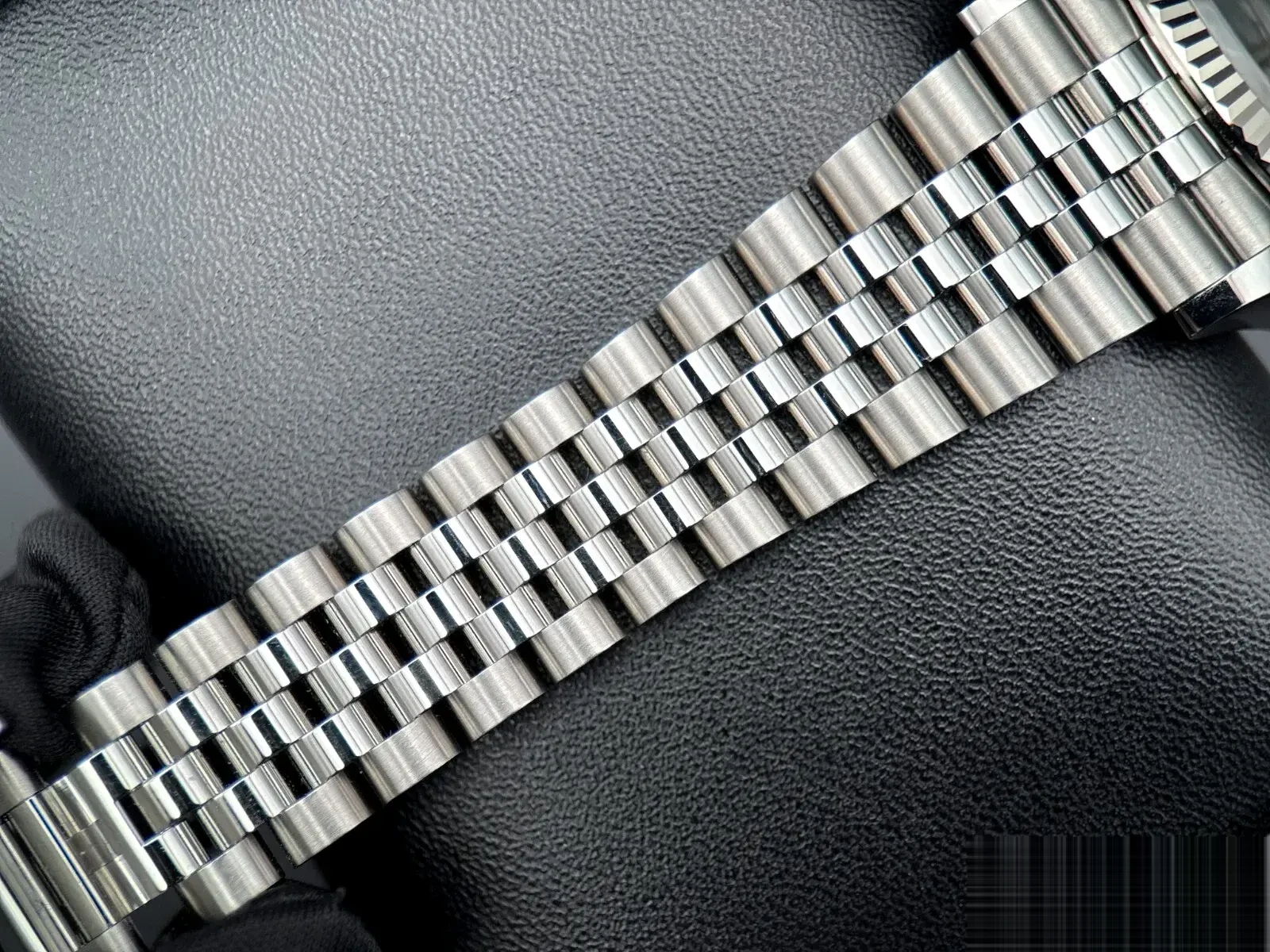 Rolex Datejust 278240 rolex clone pink dial — bezel macro