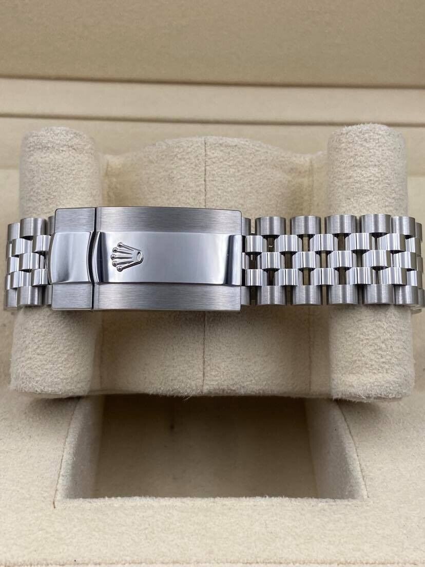 Datejust 42000 clone silver dial — caseback detail