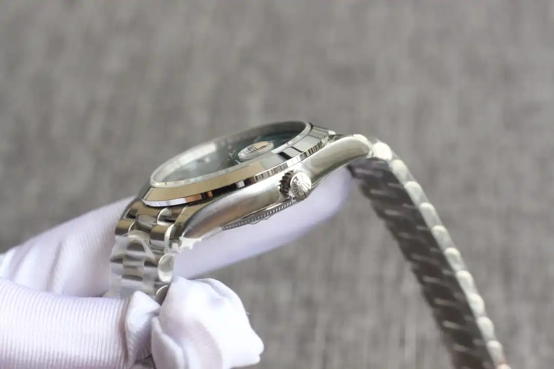 Day-Date 41985 super clone replica — bracelet detail