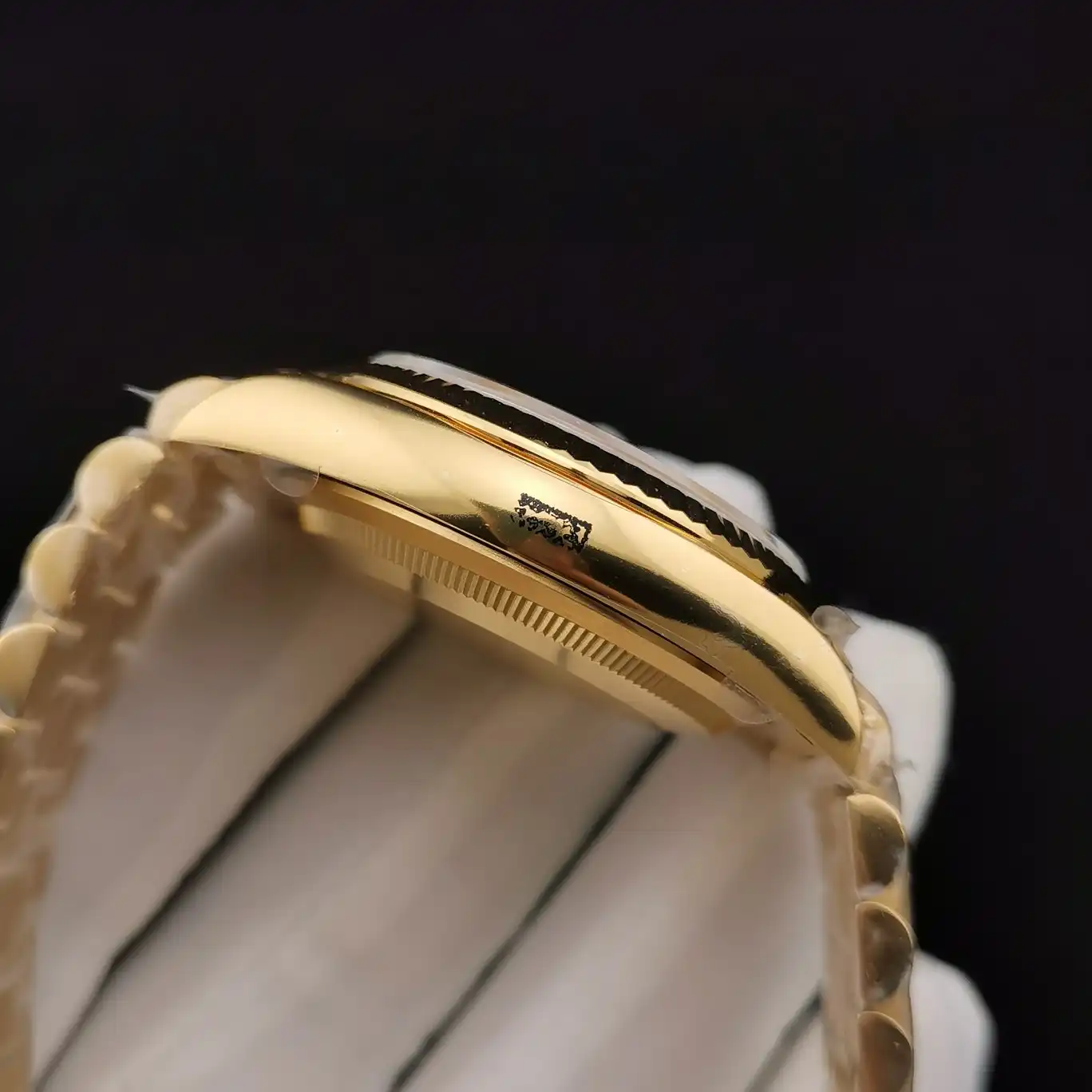 Rolex Day-Date 41985 copy gold dial — bezel macro