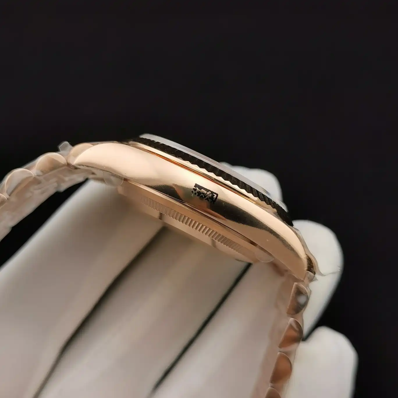 Day-Date 41985 super clone replica white dial — bezel macro