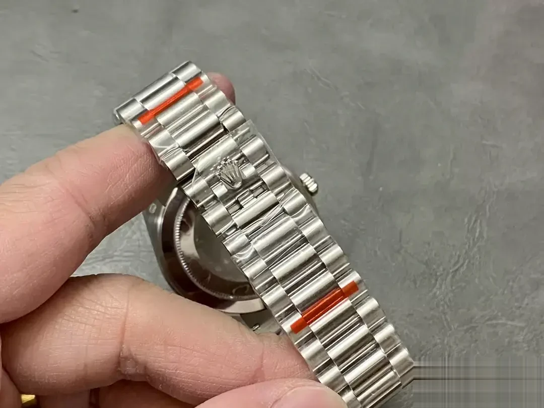 Rolex Day-Date 228206 rolex clone green dial — bezel macro
