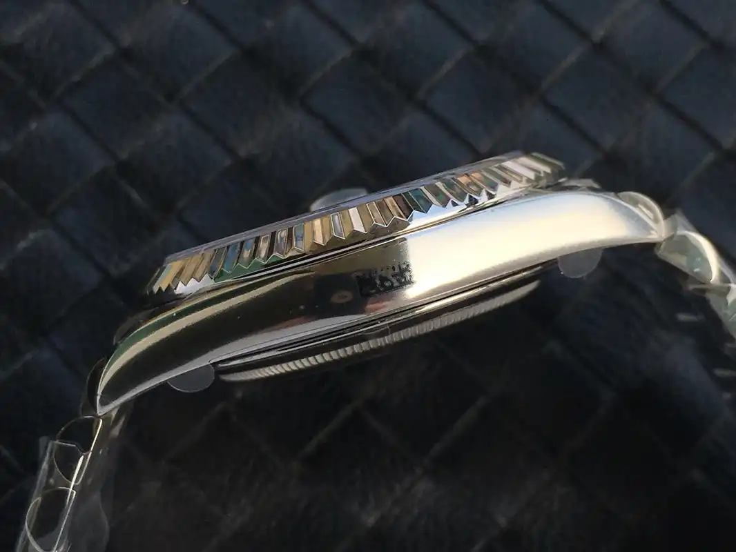 Day-Date 41985 super clone replica — bracelet detail