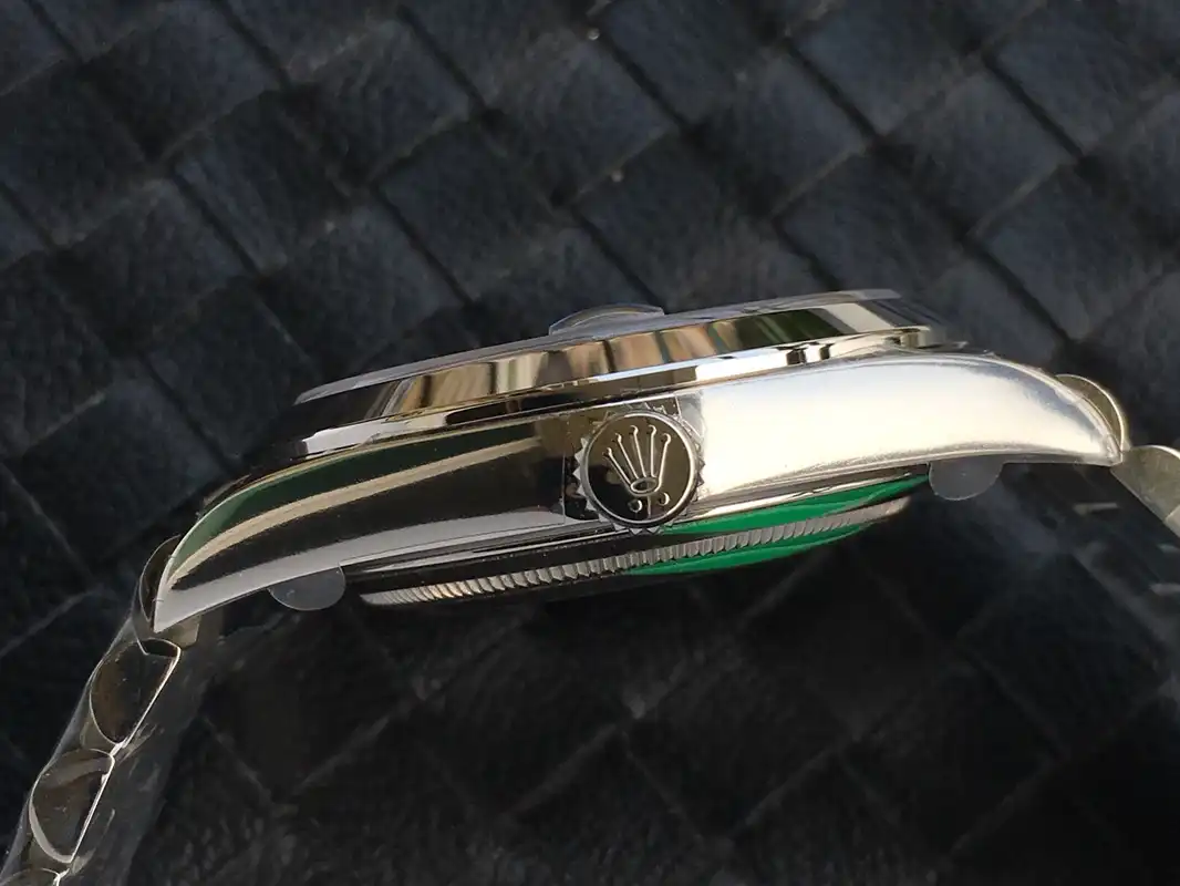 Day-Date 41985 super clone replica — bracelet detail