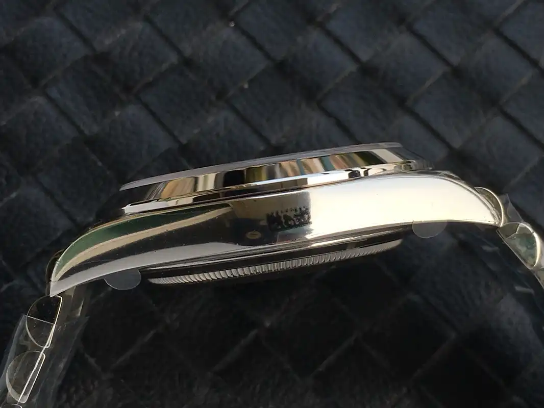 Rolex Day-Date 41985 replica ice blue motif dial — bezel macro