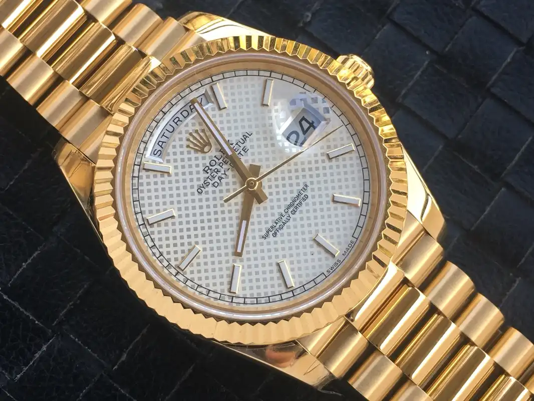 Rolex Day-Date 41985 replica silver motif dial — caseback detail