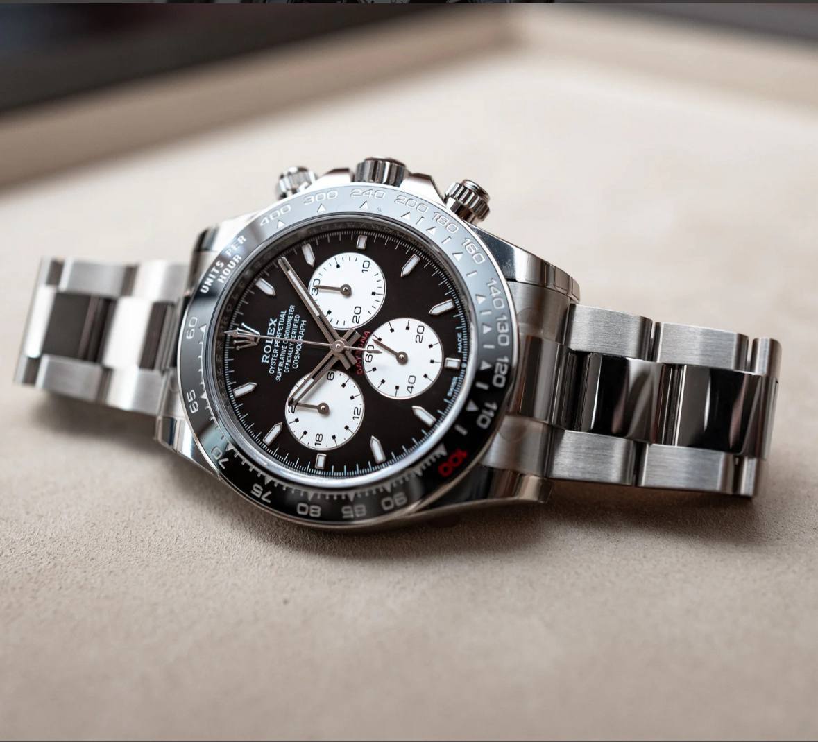 Rolex Daytona 126529LN clone black dial — caseback detail