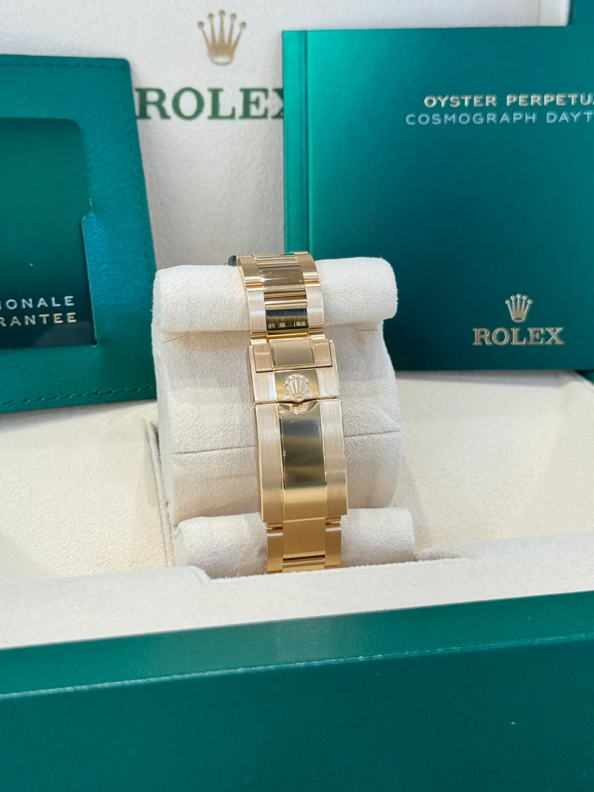 Rolex Daytona 126508 clone black dial — bezel macro