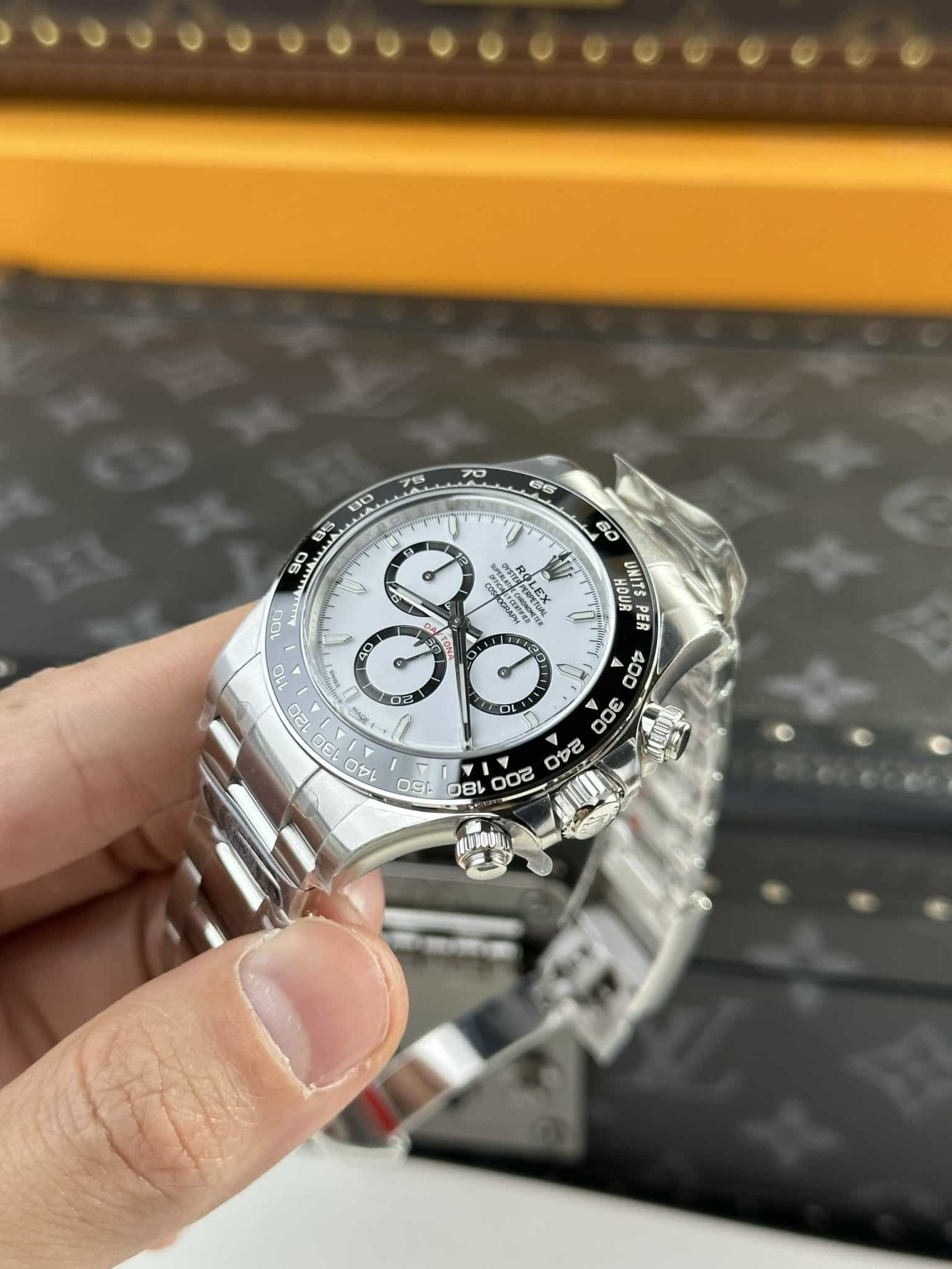 Rolex Daytona 126500LN replica — side profile