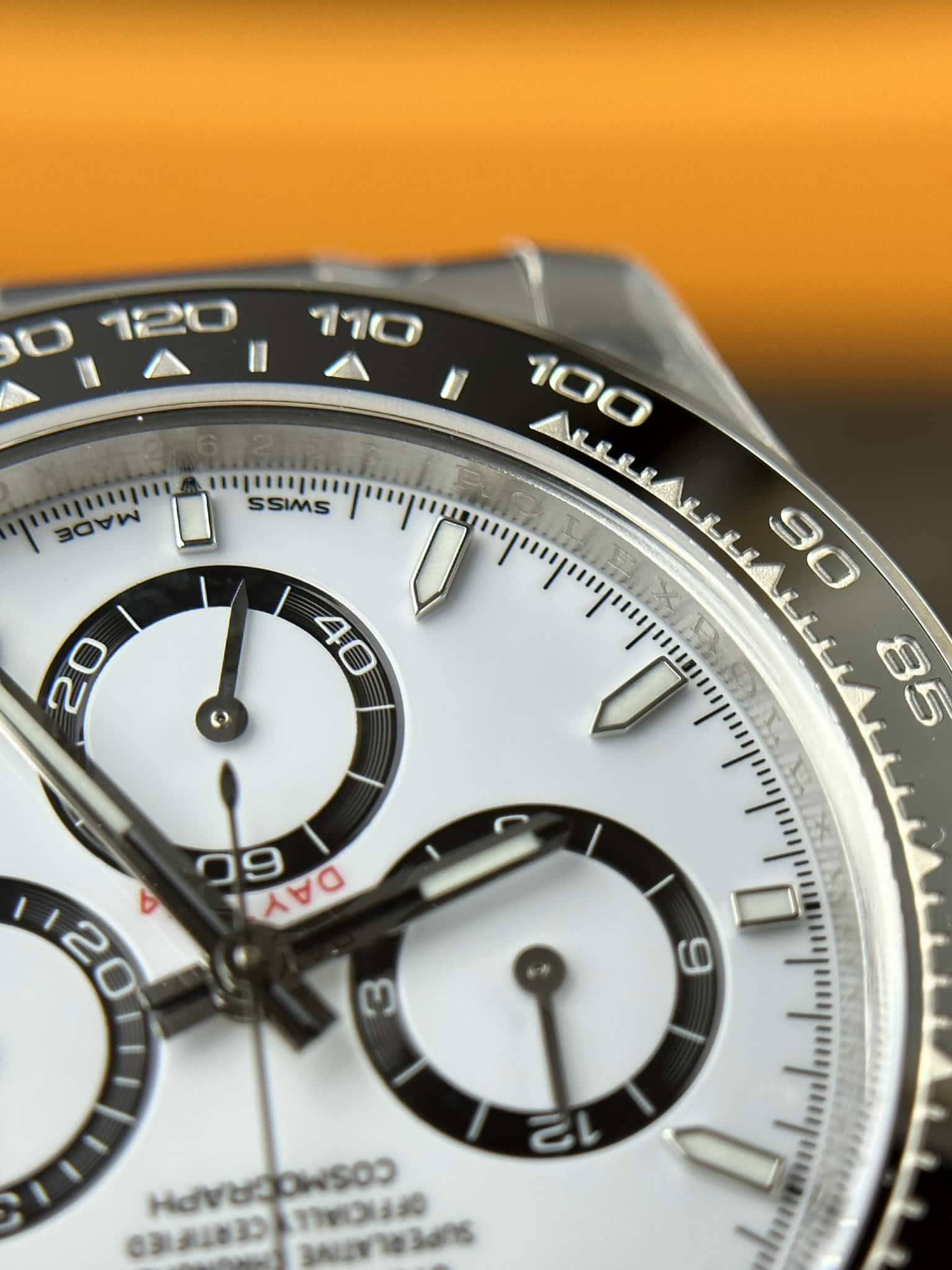 Rolex Daytona 126500LN super clone replica white dial — bezel macro