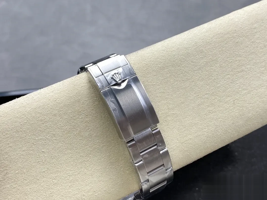 Explorer 226570 japanese automatic replica 42mm — dial close-up