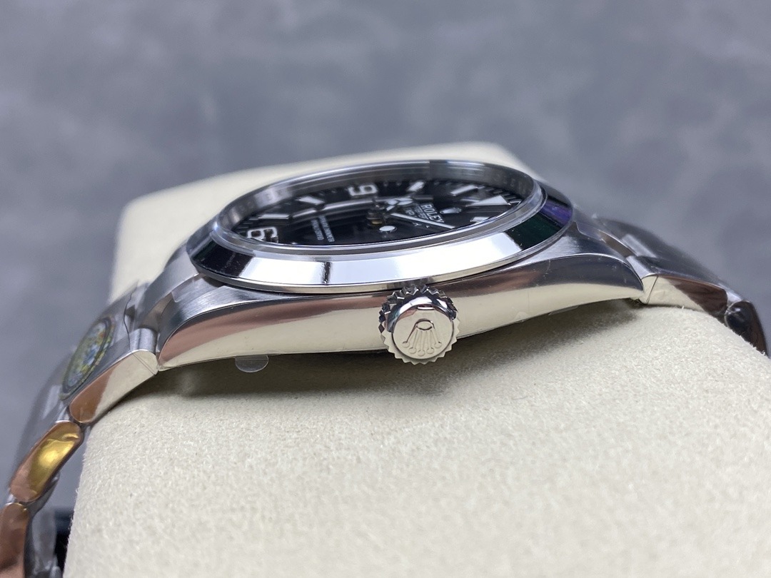 Explorer 124270 super clone replica — bracelet detail
