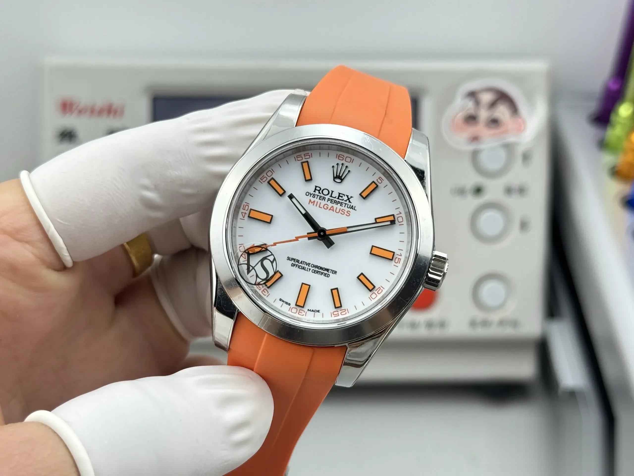 Rolex Milgauss 116400 replica white dial — bezel macro