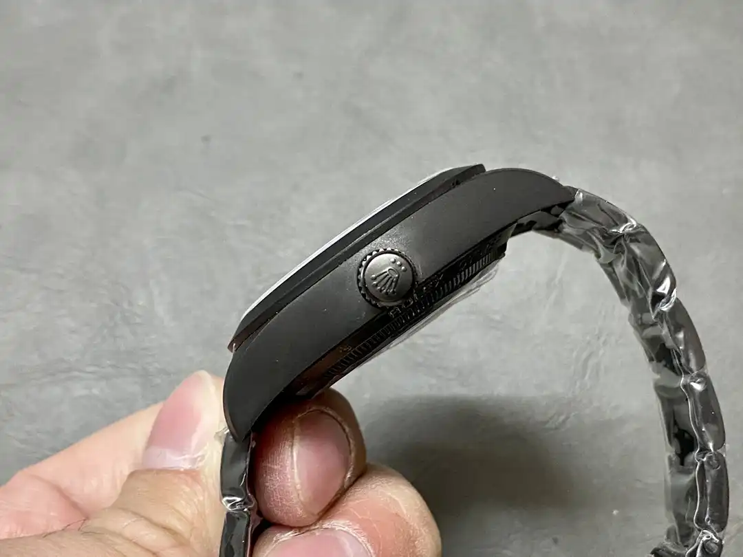 Milgauss SC116610 clone silver dial — bezel macro