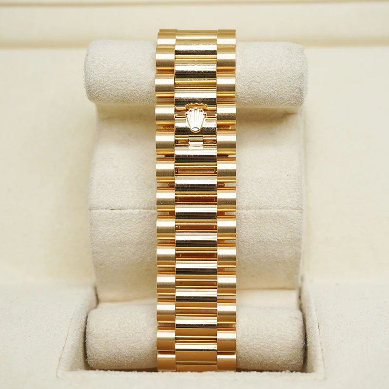 Day-Date 228238 replica white dial — bezel macro