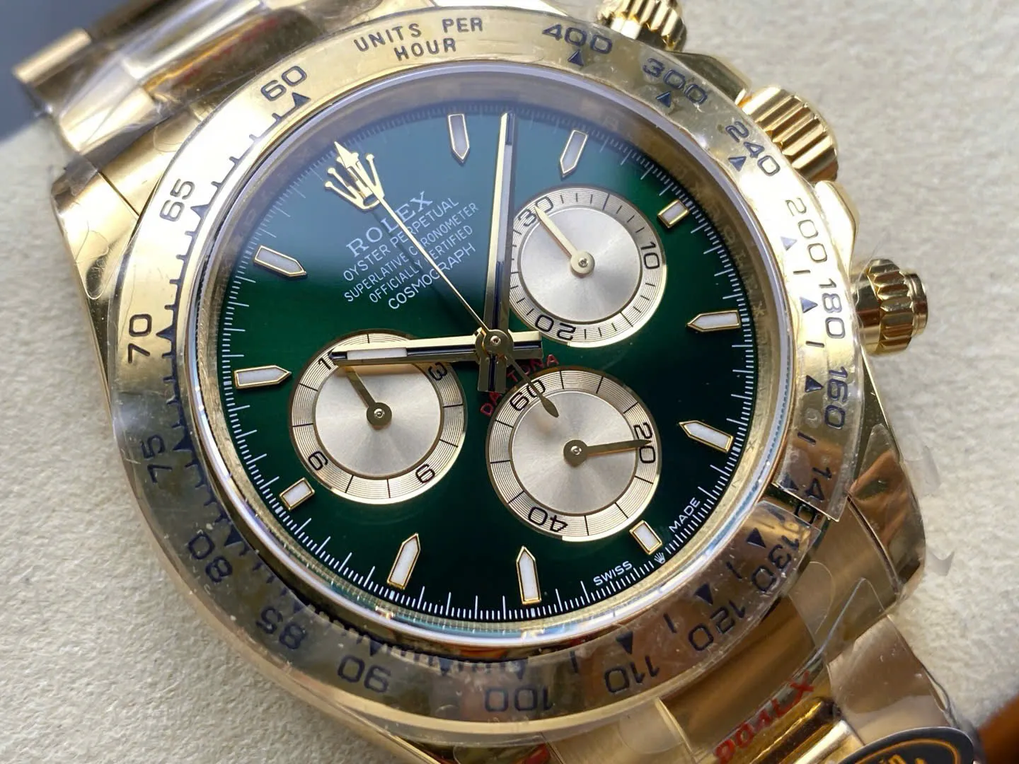 Rolex Daytona 126508 1:1 replica bright green dial — caseback detail