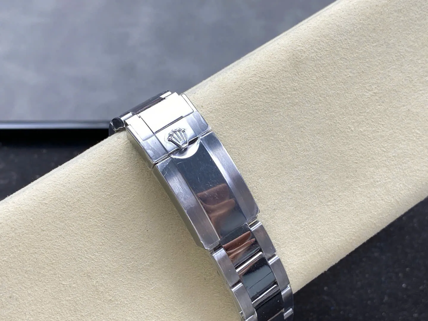 Rolex Daytona 126509 copy 40mm — crown and case detail