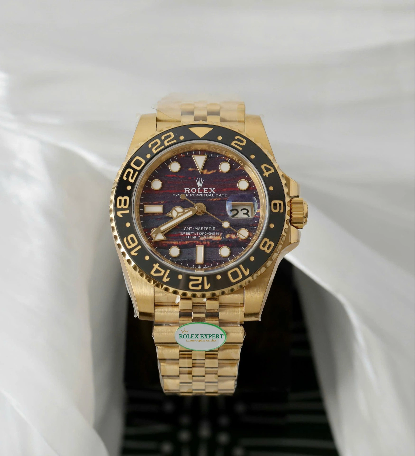 Rolex GMT-Master 126718GRNR 1:1 replica 40mm — dial close-up