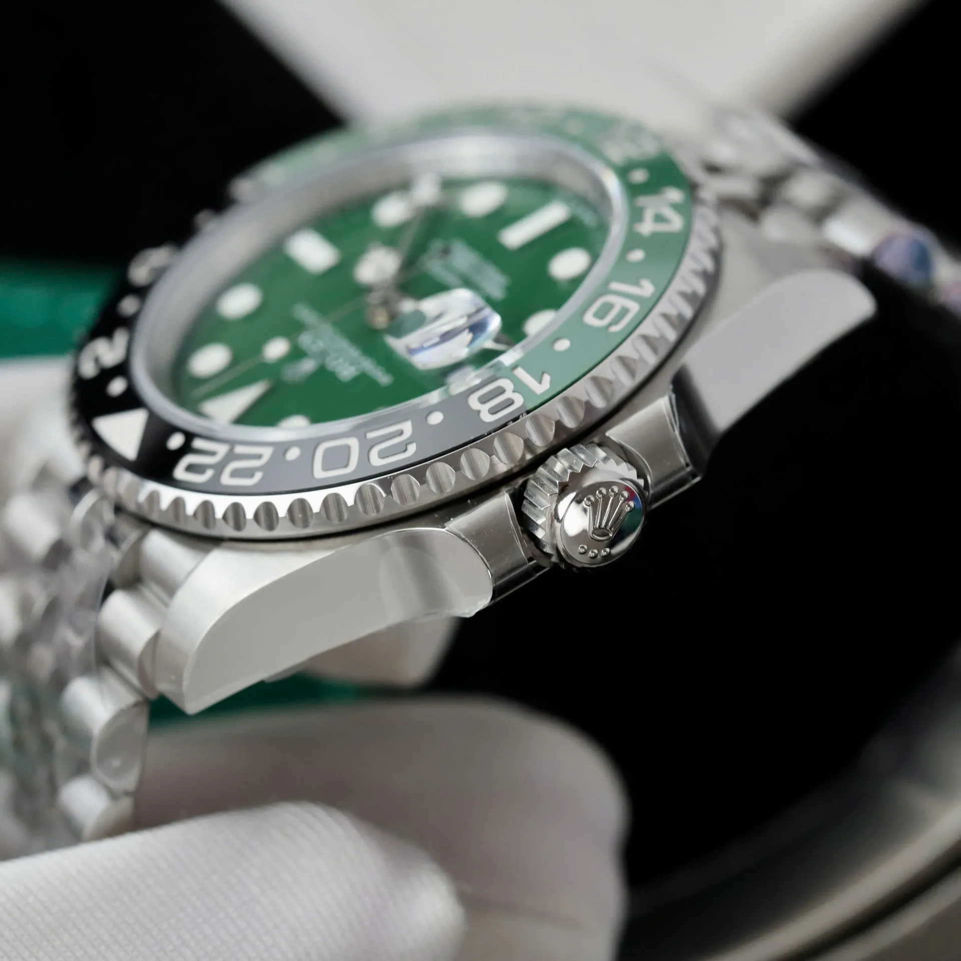 GMT-Master 126729VTNR 1:1 replica — lume shot