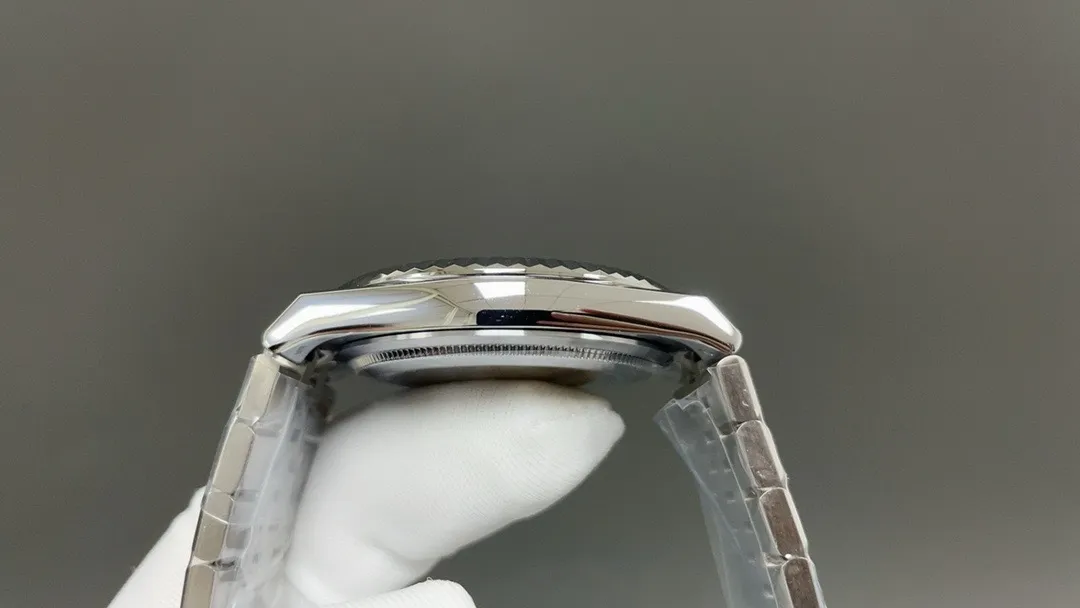 Land-Dweller 127334 copy — bracelet detail