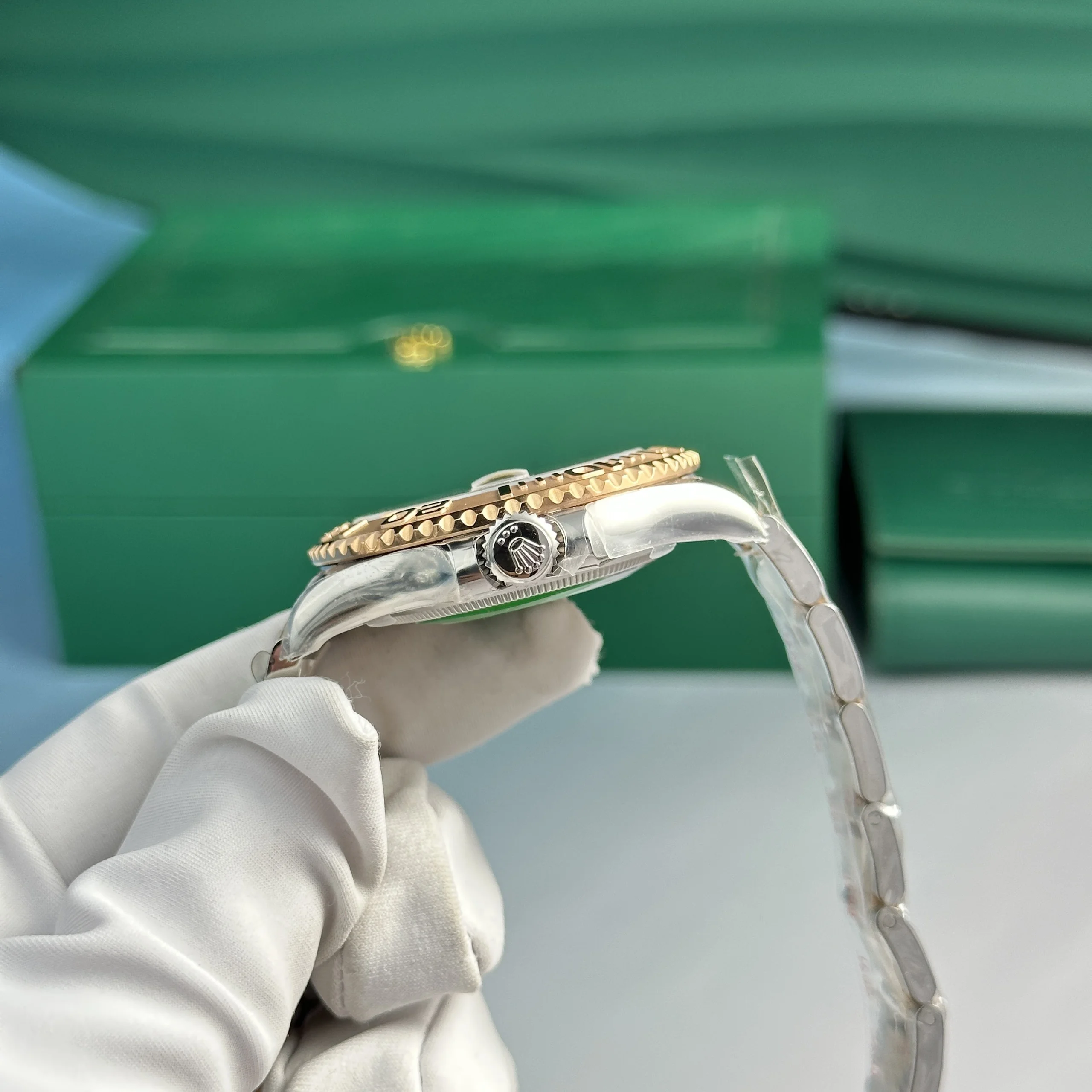 Yacht-Master 126621 copy 40mm — crown and case detail