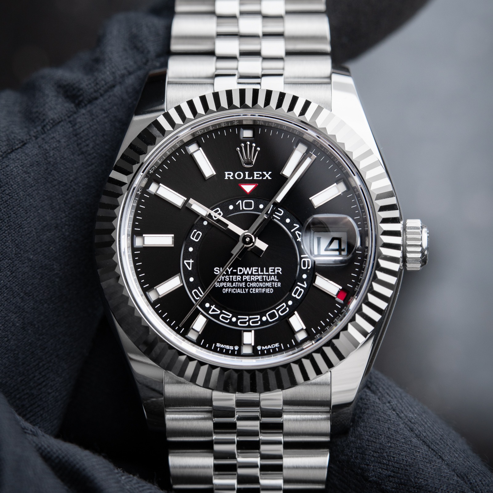 Sky-Dweller 336934 clone bright black dial — bezel macro