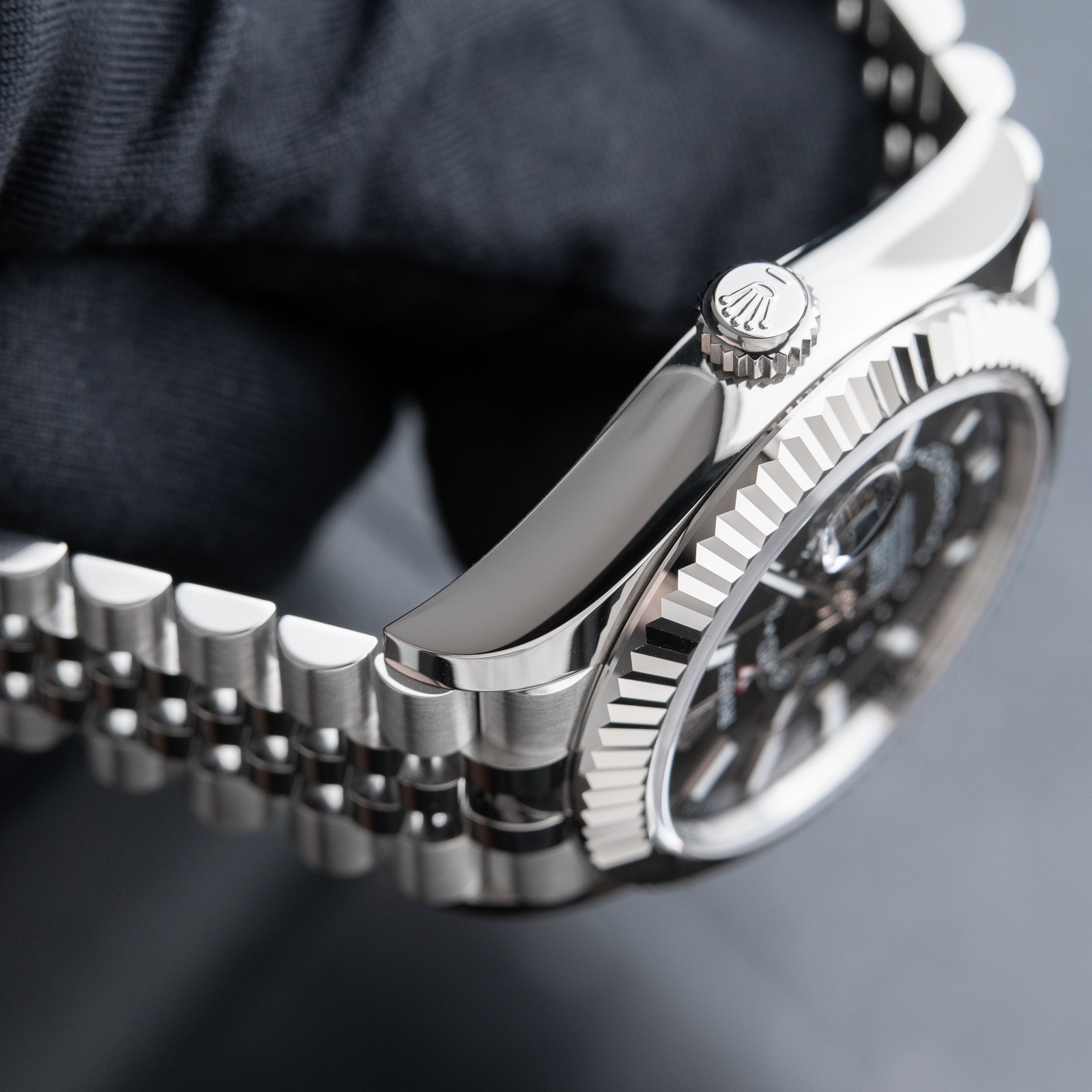 Rolex Sky-Dweller 336934 1:1 replica 42mm — crown and case detail