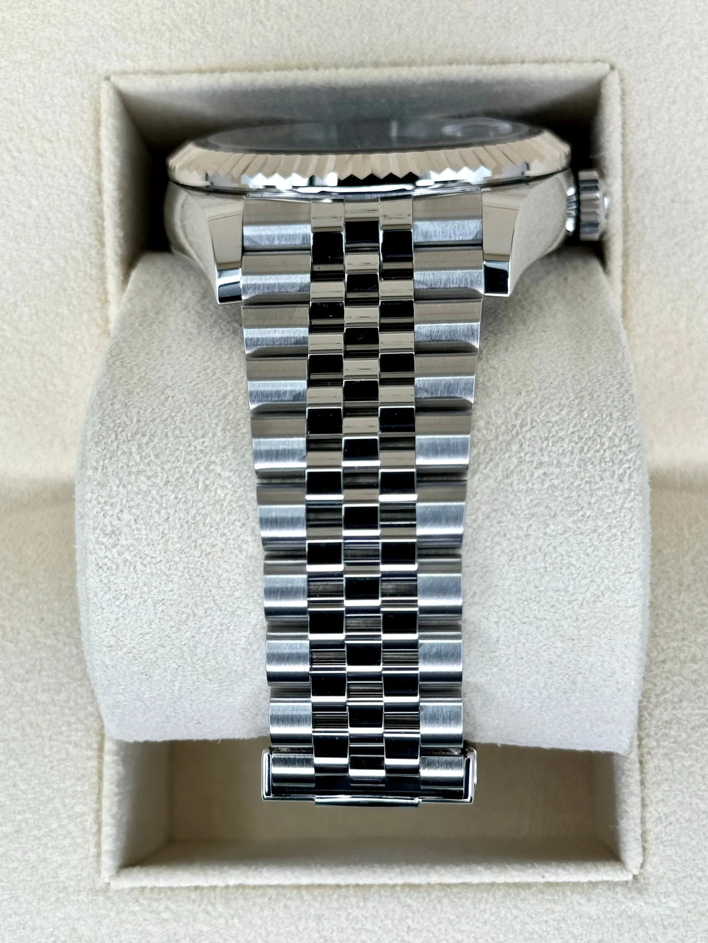 Sky-Dweller 336934 1:1 replica bright blue dial — caseback detail