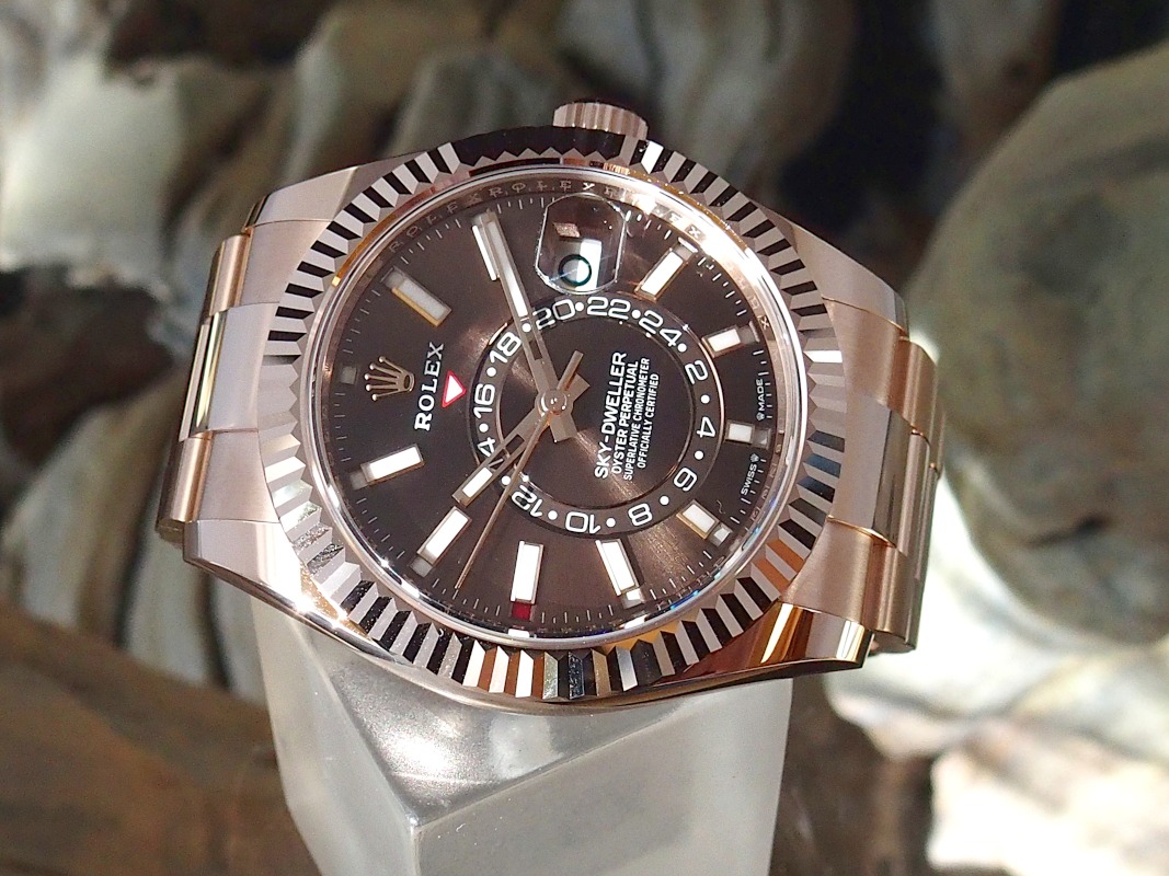 Rolex Sky-Dweller 336935 super clone replica chocolate dial — bezel macro