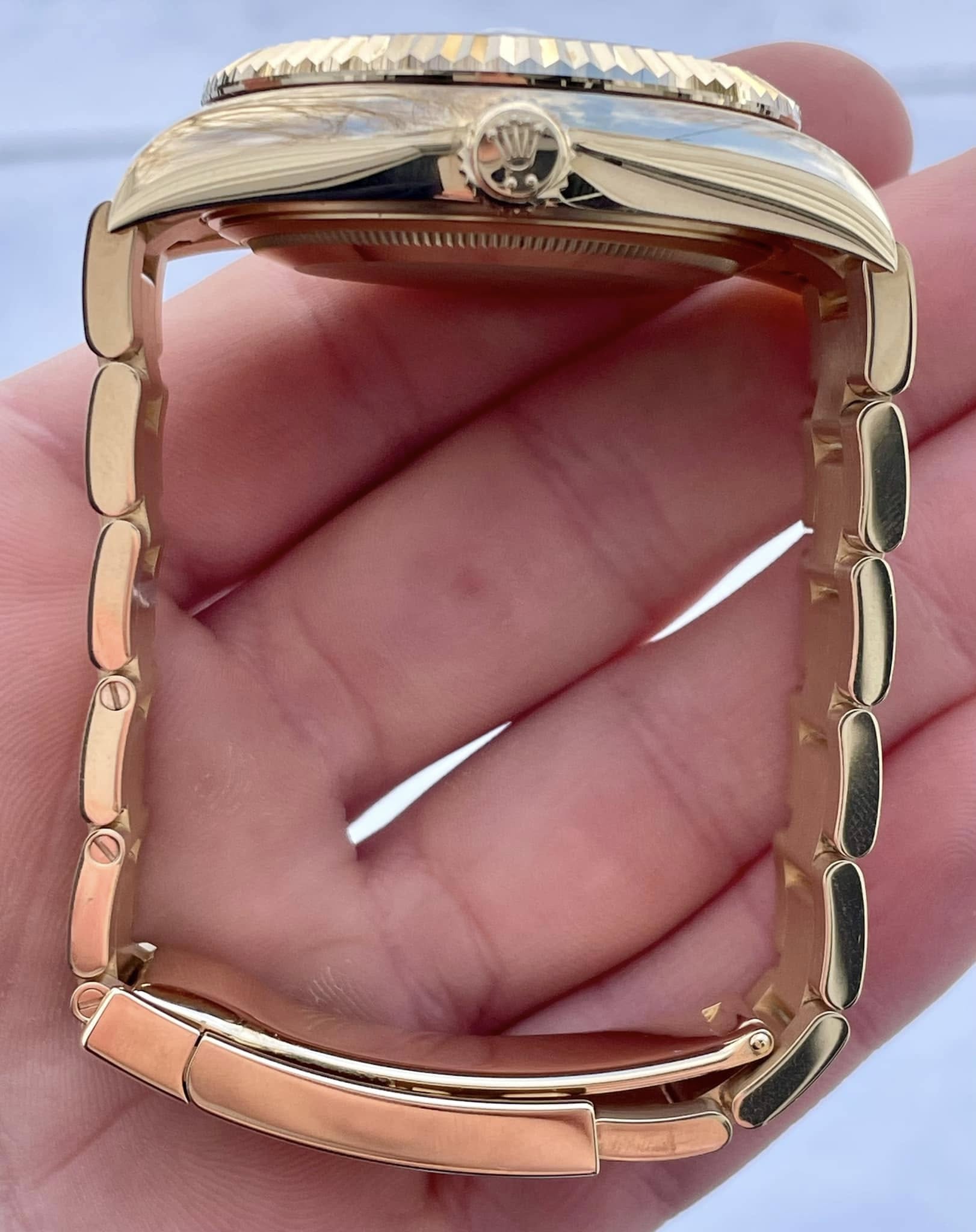 Rolex Sky-Dweller 336938 replica intense white dial — caseback detail