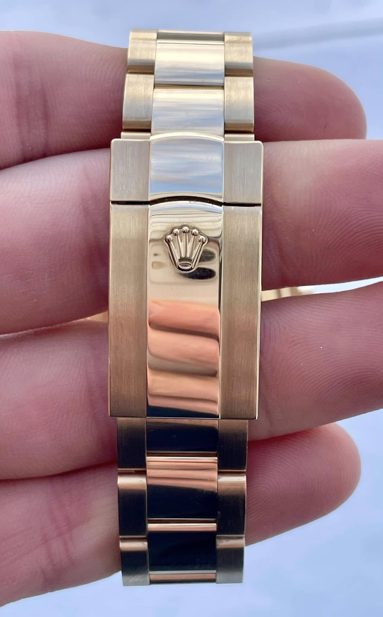 Sky-Dweller 336938 copy intense white dial — bezel macro