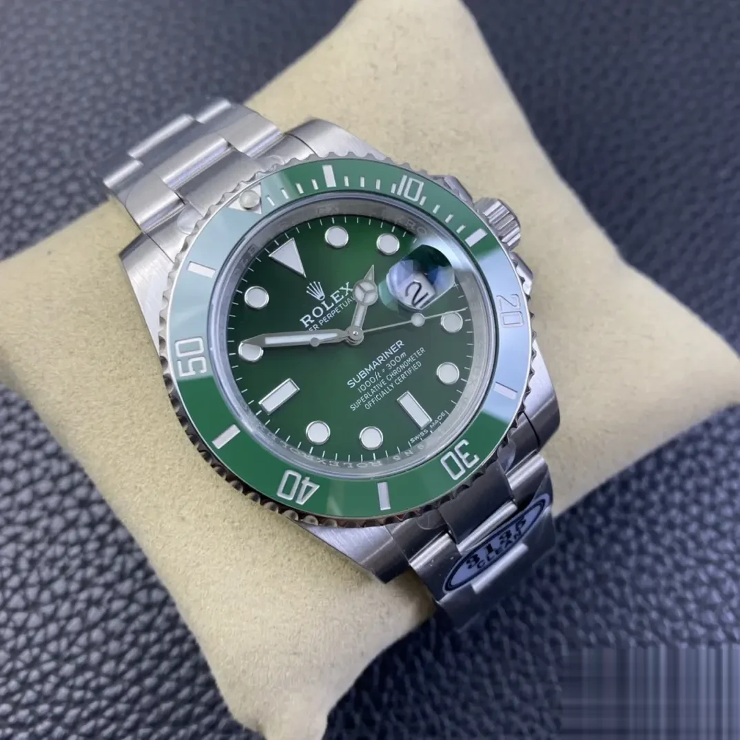 Submariner 116610LV rolex replica green dial — bezel macro